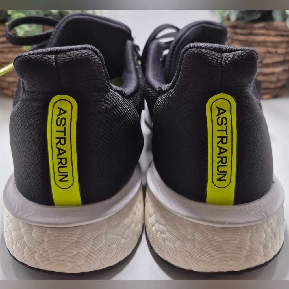 Adidas Volt Astrarun Men's Size 6.5, LIKE New, Black & Yellow